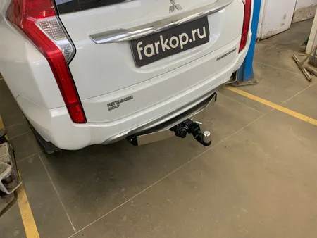 Фаркоп TowRus для Mitsubishi Pajero Sport 2017-2021 (с нерж. накладкой) 159366 в Новокузнецк